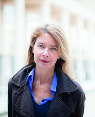 Portrait de Loyer Emmanuelle © Astrid di Crollalanza / Flammarion